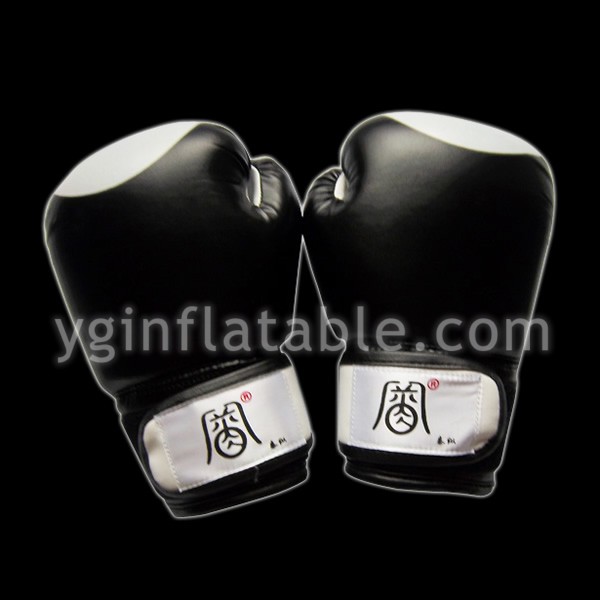 Black boxing glovesGK029
